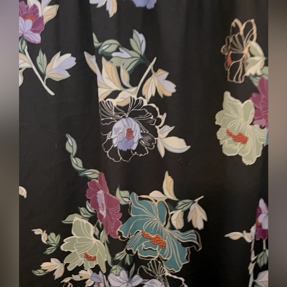 Ann Taylor LOFT Floral Keyhole Tunic Blouse - Picture 8 of 8